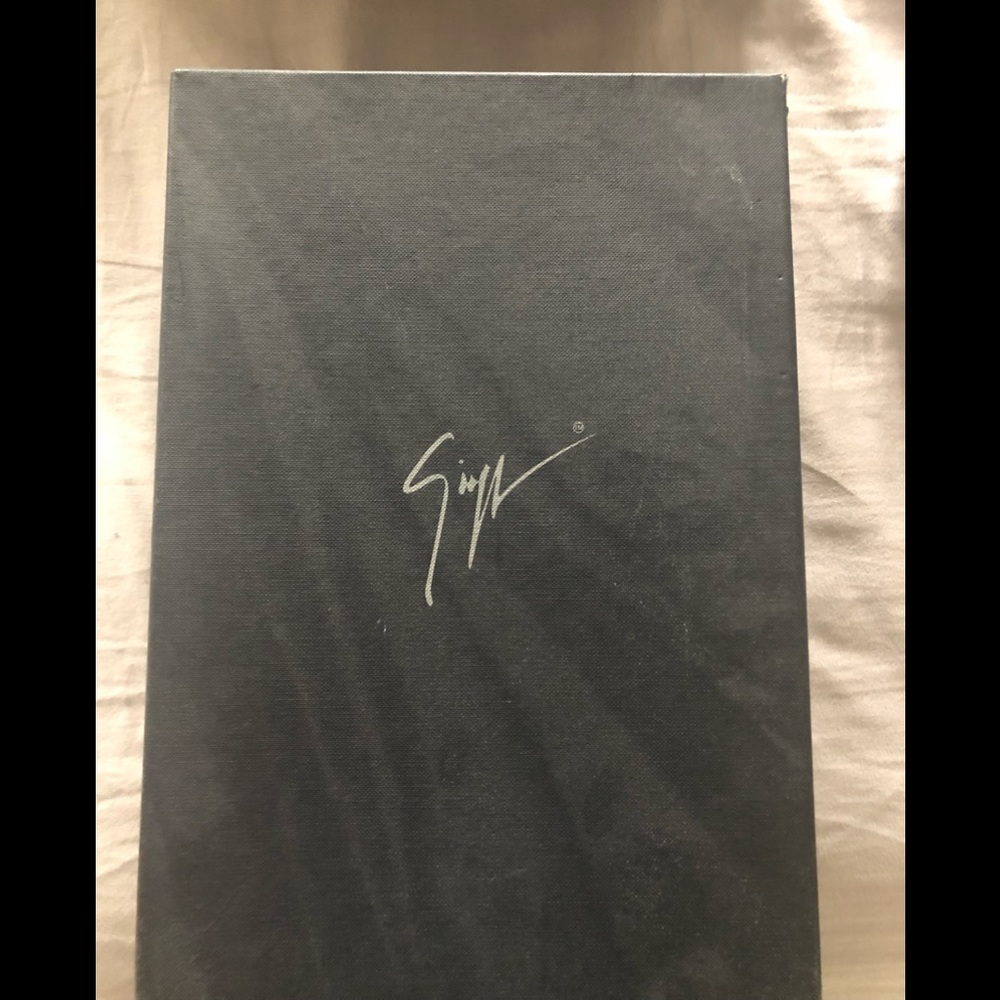 Suede Giuseppe clutch with wristlet gold chain!